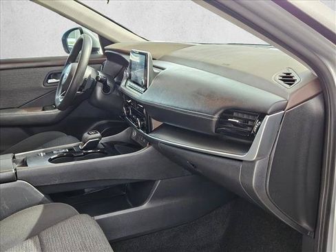Used 2022 Nissan Rogue SV FWD image 18