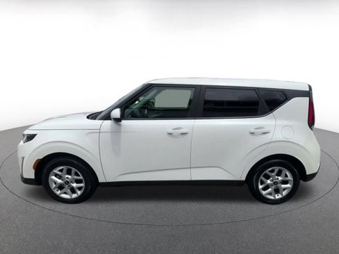 Used 2025 Kia Soul LX w/ LX Technology Package FWD image 8