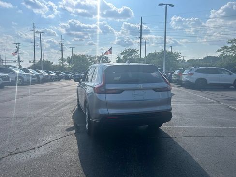 Used 2024 Honda CR-V EX image 3