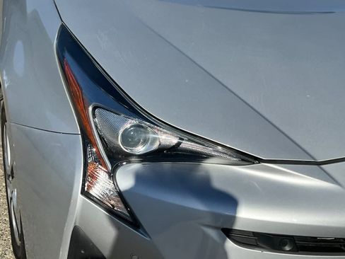Used 2017 Toyota Prius Two w/ Prius Two Safety Plus Package FWD image 14