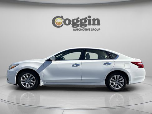 Used 2017 Nissan Altima 2.5 S w/ Power Driver Seat Package image 3