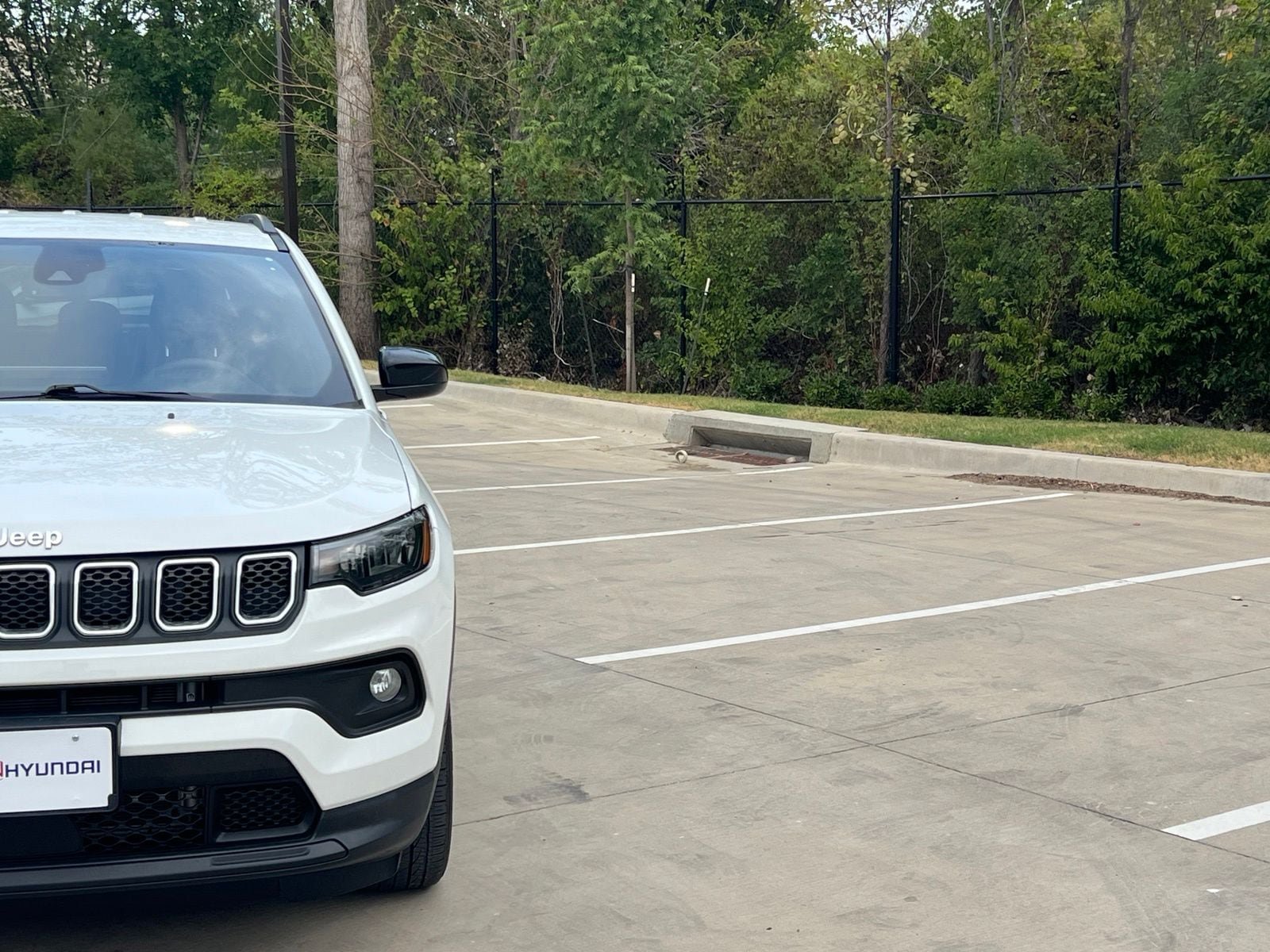 Used 2023 Jeep Compass Latitude w/ Convenience Group AWD/4WD image 3