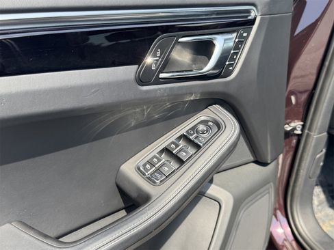 Certified 2024 Porsche Macan S image 27