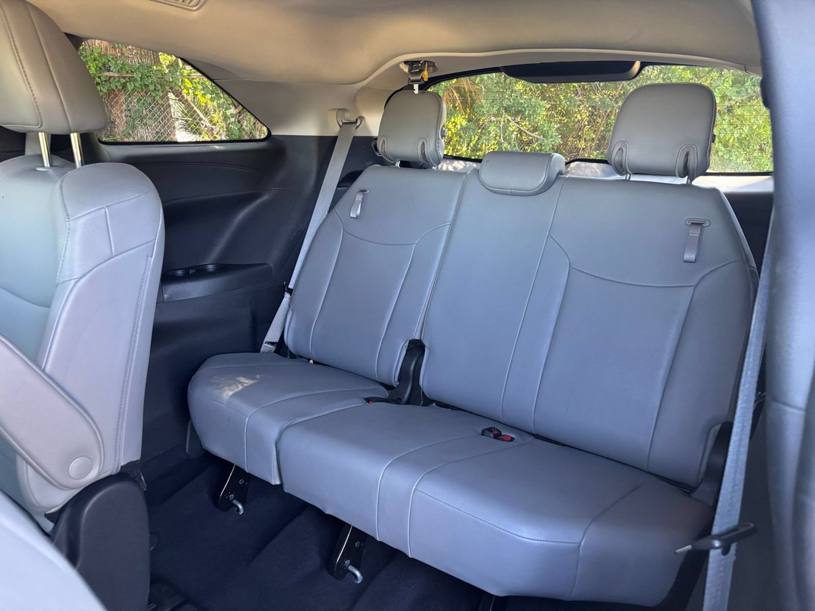 Used 2025 Toyota Sienna XLE FWD image 31