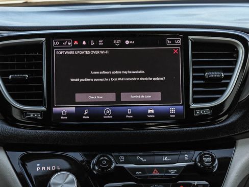 Used 2024 Chrysler Pacifica Touring-L FWD image 14