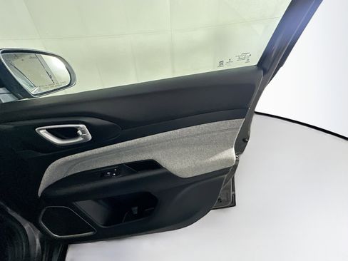 Used 2022 Jeep Compass Latitude image 30