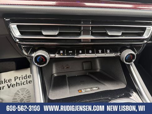 Used 2025 Chevrolet Traverse Z71 AWD/4WD image 17