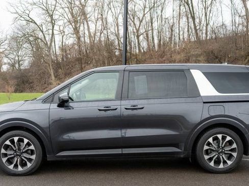 Used 2024 Kia Carnival EX FWD image 9