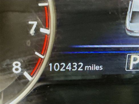 Used 2017 Nissan Maxima Platinum image 4