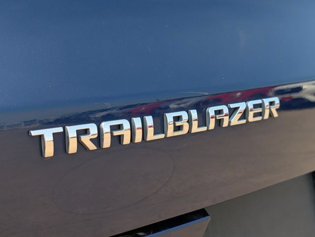 Used 2023 Chevrolet TrailBlazer LT FWD image 13