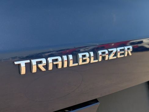 Used 2023 Chevrolet TrailBlazer LT FWD image 13