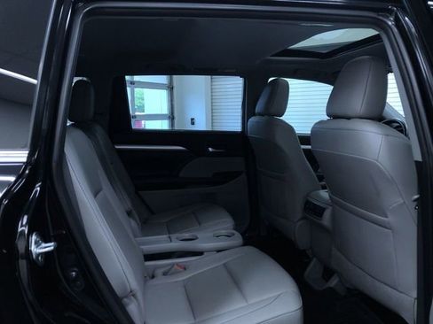 Certified 2019 Toyota Highlander XLE AWD/4WD image 21