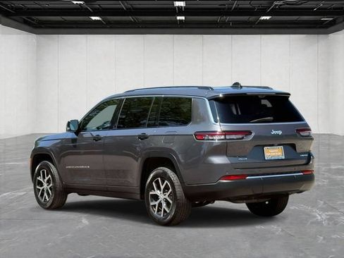 Used 2023 Jeep Grand Cherokee L Limited w/ Luxury Tech Group II AWD/4WD image 3