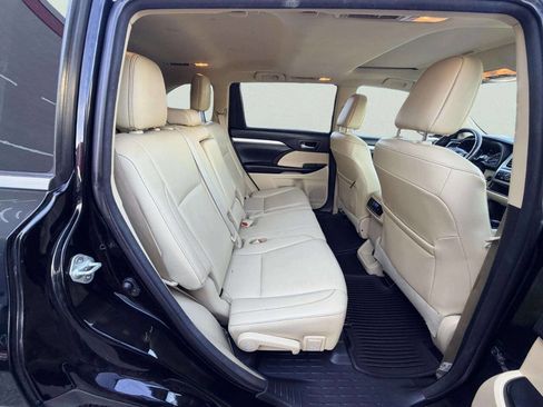 Used 2018 Toyota Highlander XLE AWD/4WD image 31