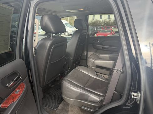 Used 2012 Cadillac Escalade Luxury image 12