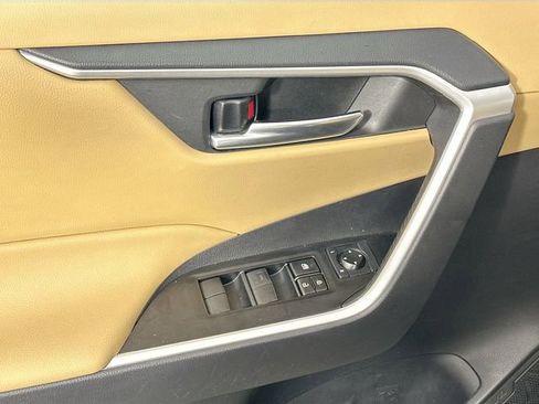 Used 2021 Toyota RAV4 XLE w/ Convenience Package image 23