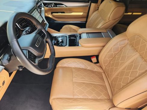 Used 2023 Jeep Grand Wagoneer L Series III w/ Rear Seat Video Group 1 AWD/4WD image 13