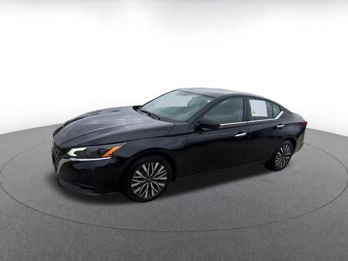 Used 2025 Nissan Altima 2.5 SV image 8