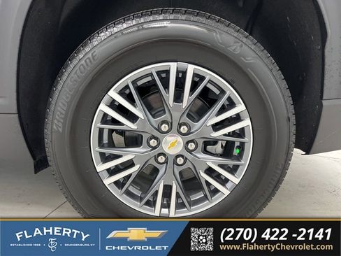 Used 2025 Chevrolet Traverse LT w/ Driver Confidence Package FWD image 18