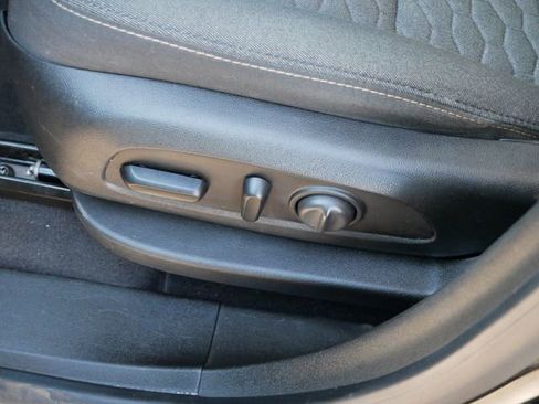 Used 2020 Chevrolet Equinox LT image 20