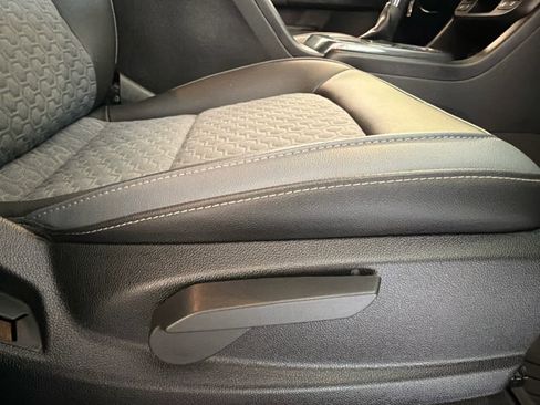 Used 2022 Chevrolet Colorado Z71 w/ Safety Package image 26