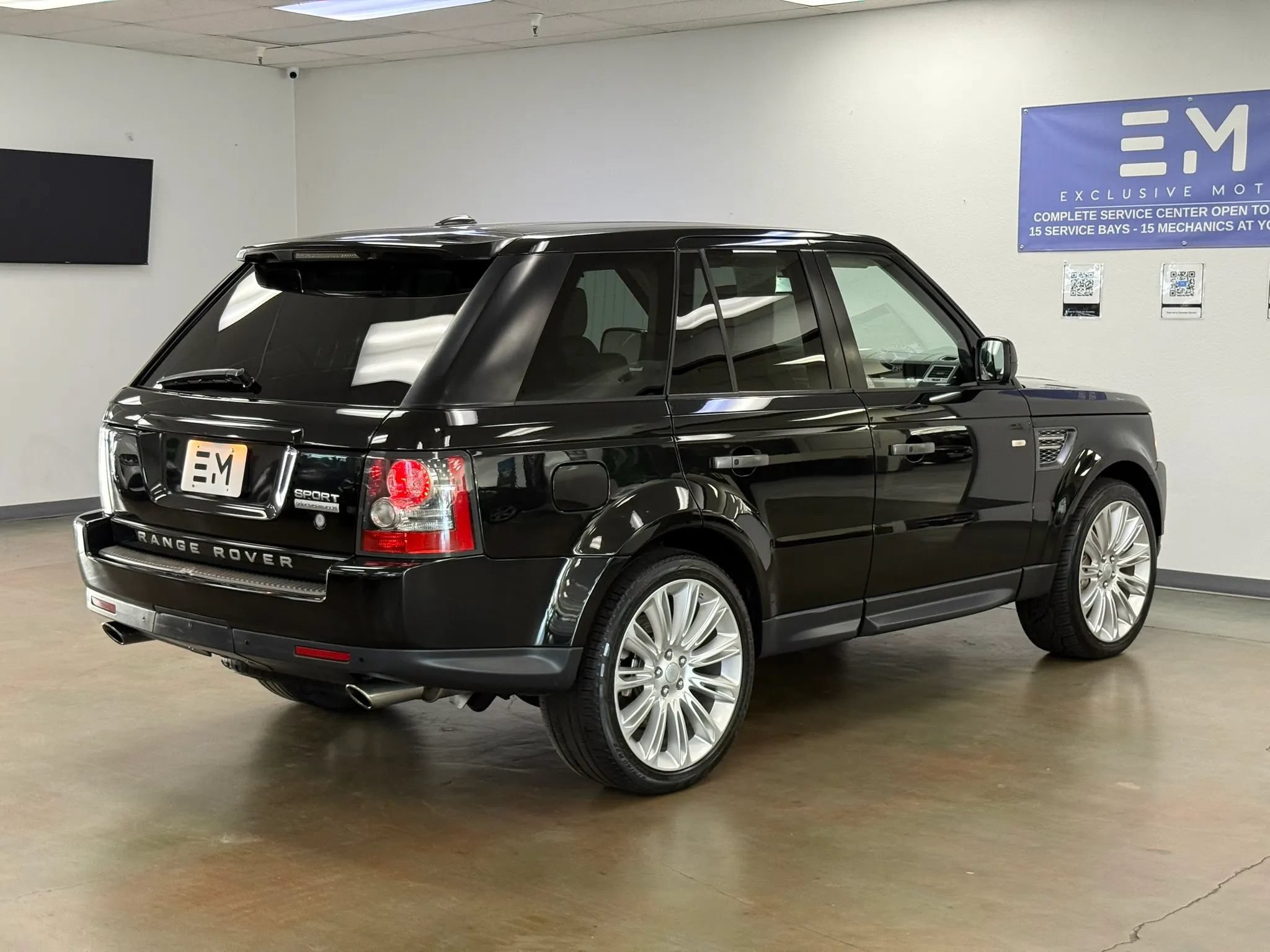 Used 2010 Land Rover Range Rover Sport Supercharged AWD/4WD image 6