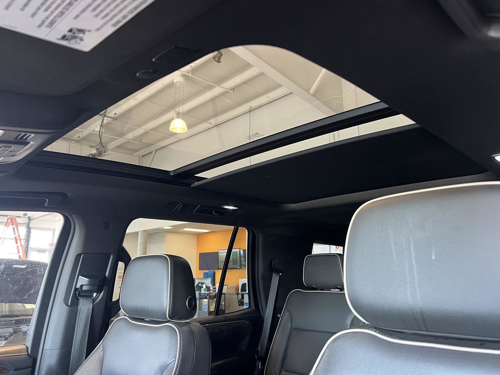 Used 2023 Chevrolet Tahoe Premier AWD/4WD image 35