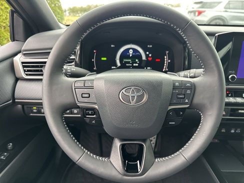 Certified 2025 Toyota Camry SE w/ Convenience Package image 12