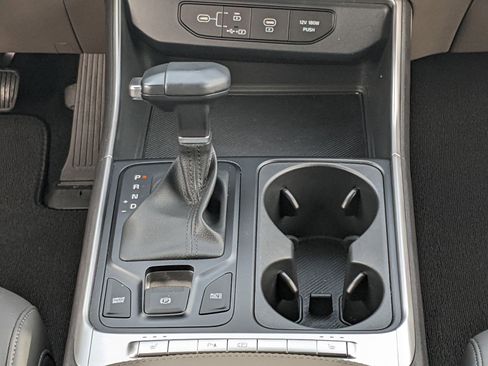 Used 2025 Kia Carnival image 16