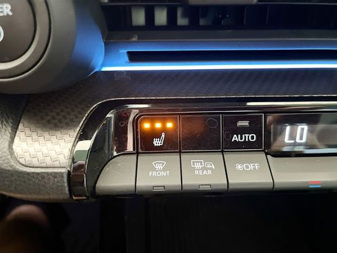 Used 2024 Toyota Prius XLE image 19