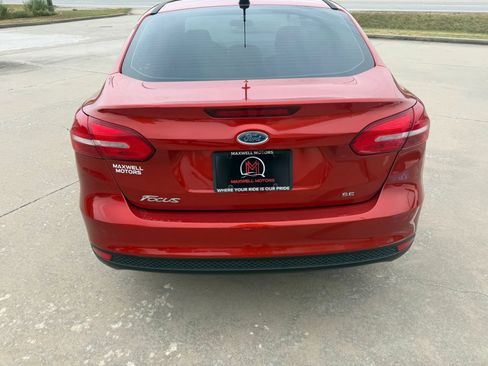 Used 2018 Ford Focus SE w/ Cold Weather Package FWD image 5