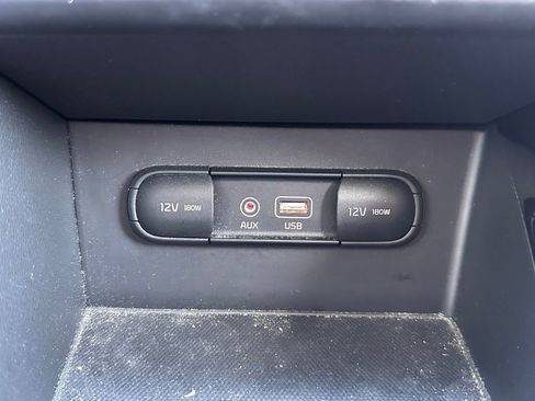 Used 2018 Kia Niro EX image 30