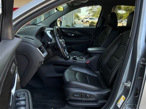 Used 2024 GMC Terrain SLT AWD/4WD image 11