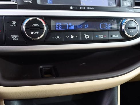Used 2017 Toyota Highlander Limited FWD image 29