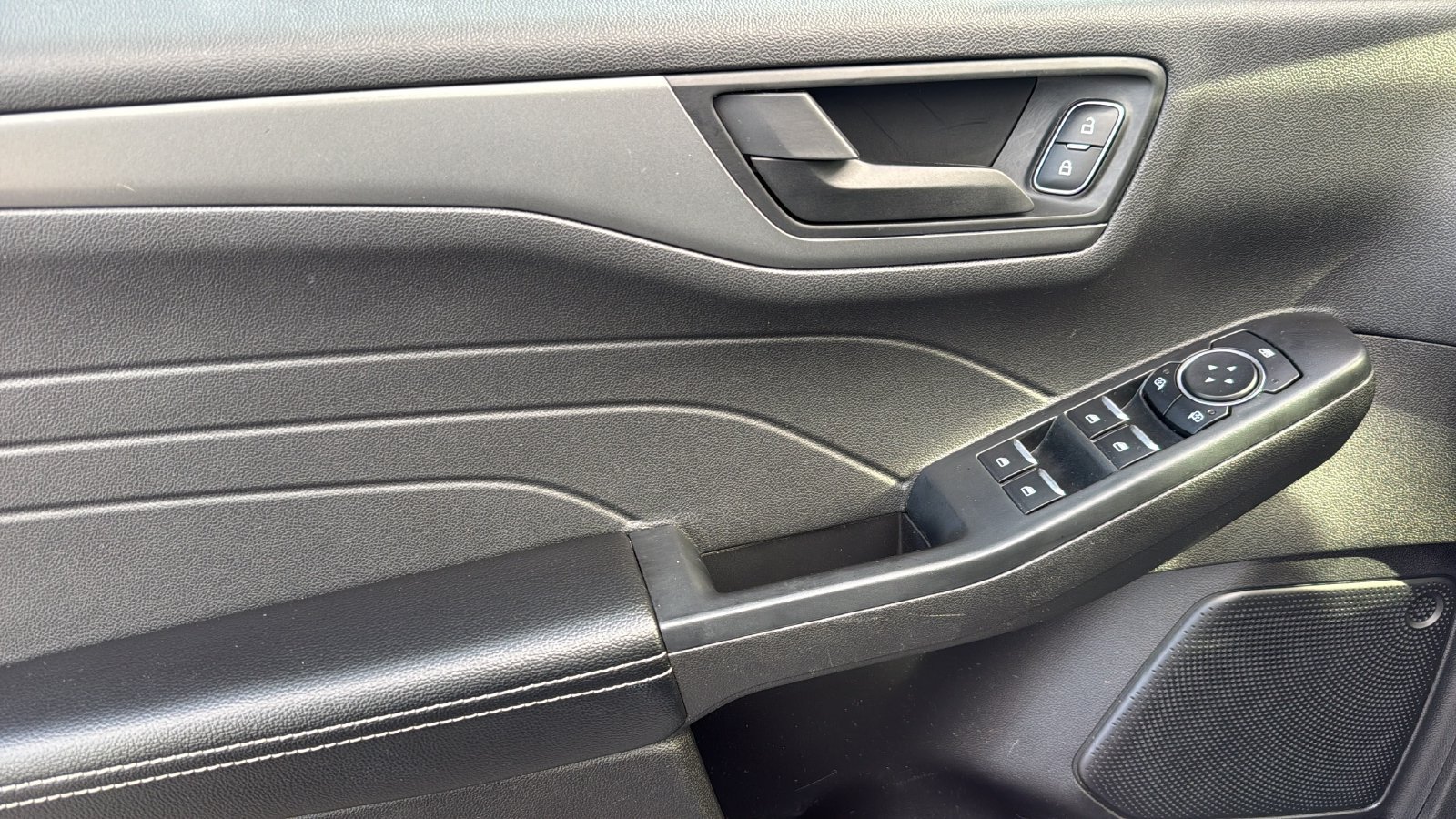 Used 2025 Ford Escape Active FWD image 11