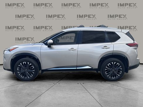 Used 2025 Nissan Rogue Platinum FWD image 2