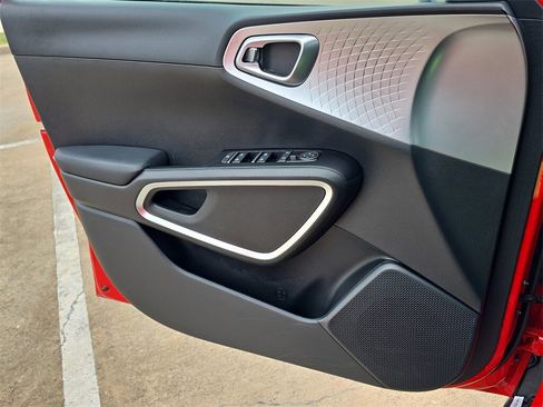 Used 2025 Kia Soul LX w/ LX Technology Package image 25