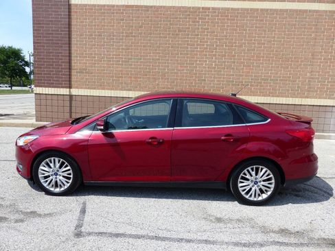 Used 2017 Ford Focus Titanium FWD image 5