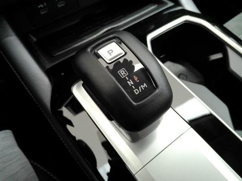 Used 2025 Mitsubishi Outlander SE FWD image 46