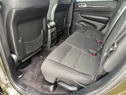 Used 2017 Jeep Grand Cherokee Laredo AWD/4WD image 21