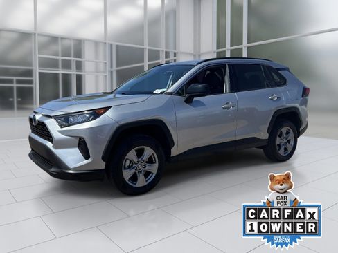 Used 2022 Toyota RAV4 LE AWD/4WD image 2