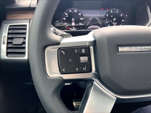 Certified 2025 Land Rover Discovery Dynamic SE AWD/4WD image 23