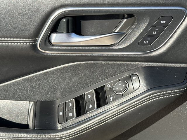 Used 2023 Nissan Rogue Platinum w/ Platinum Premium Package FWD image 19