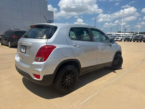 Used 2018 Chevrolet Trax LS FWD image 3