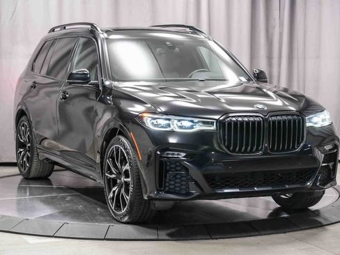 Used 2022 BMW X7 xDrive40i w/ M Sport Package AWD/4WD image 5