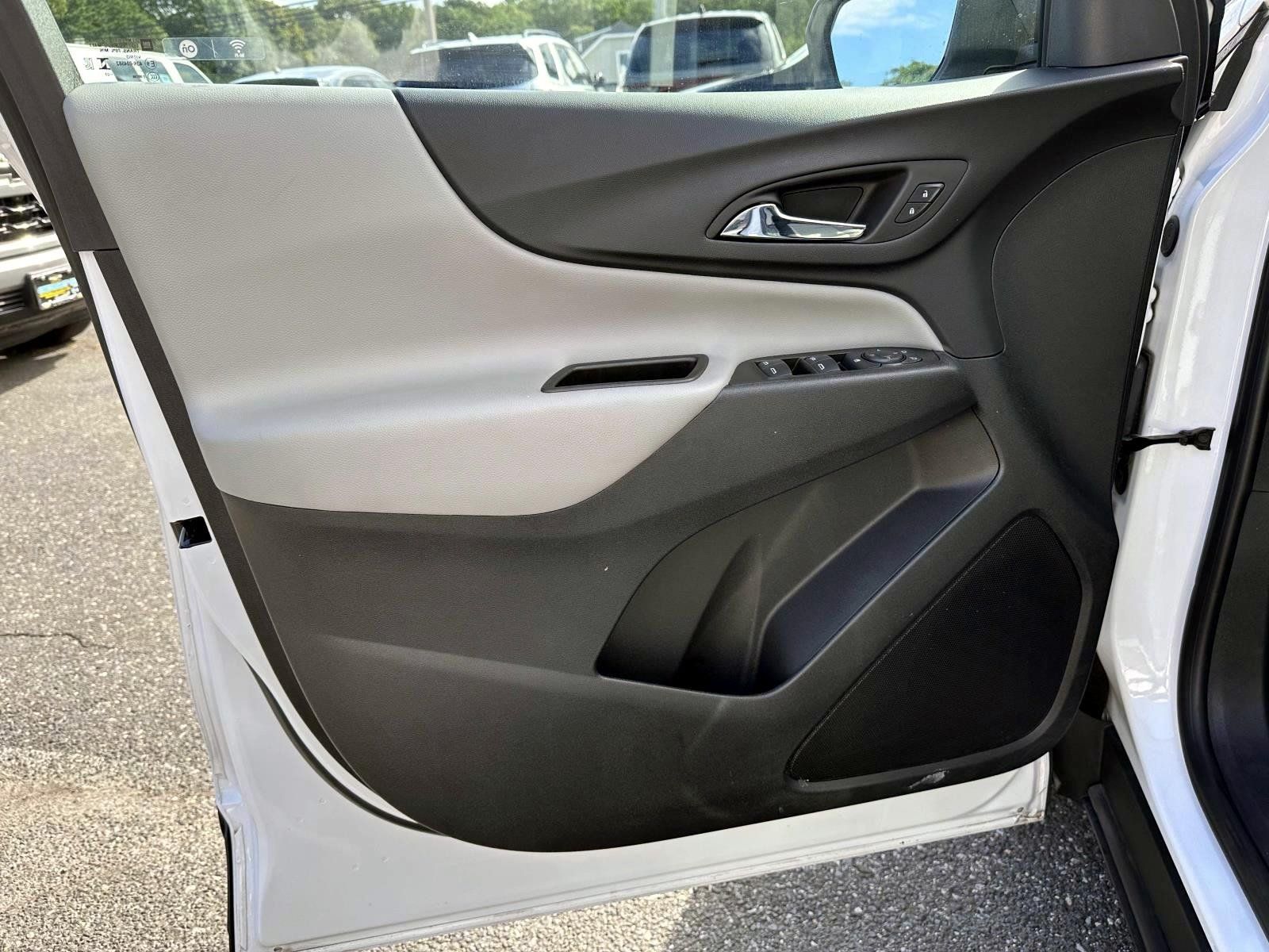 Used 2023 Chevrolet Equinox LS w/ LS Convenience Package AWD/4WD image 8