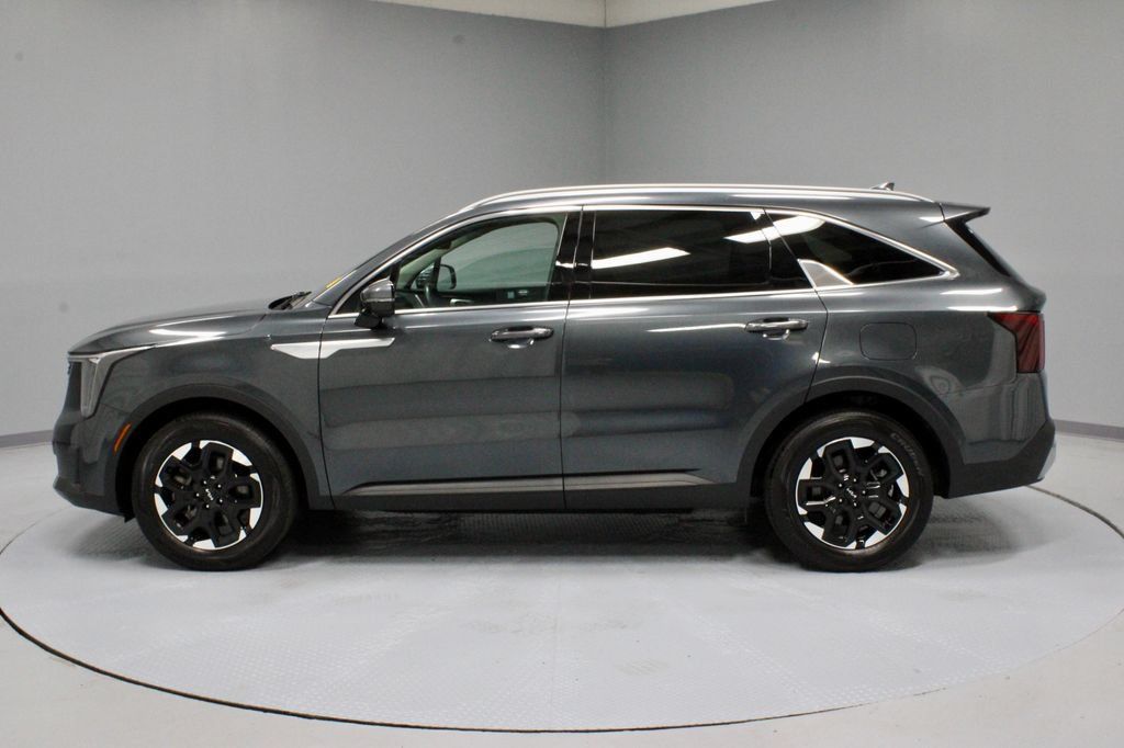 Used 2024 Kia Sorento S FWD image 9