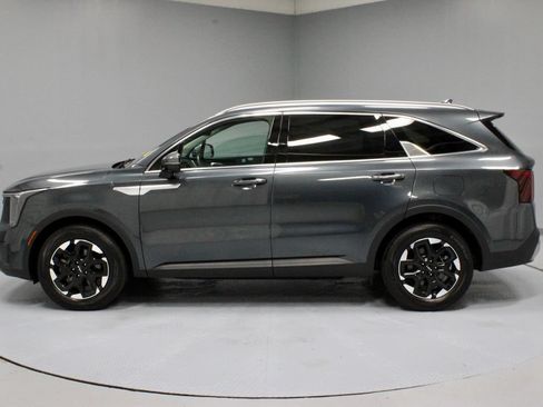 Used 2024 Kia Sorento S FWD image 9