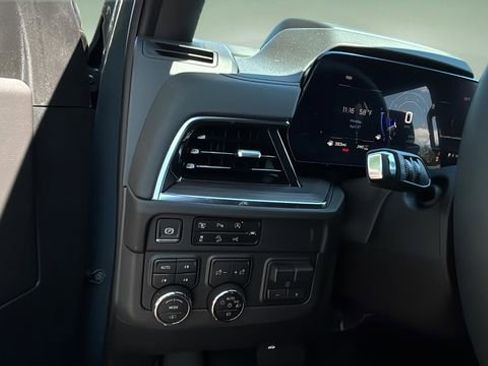 Used 2025 Chevrolet Tahoe Z71 w/ Z71 Off-Road Package AWD/4WD image 20