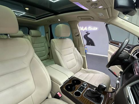 Used 2015 Volkswagen Touareg VR6 image 37